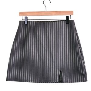 SO | Gray/white pinstriped stretch mini skirt
